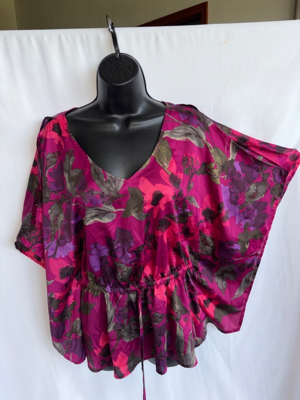 Express NWT! Floral cold shoulder, batwing, tie waist, sz M, 20” PTP, 26” L